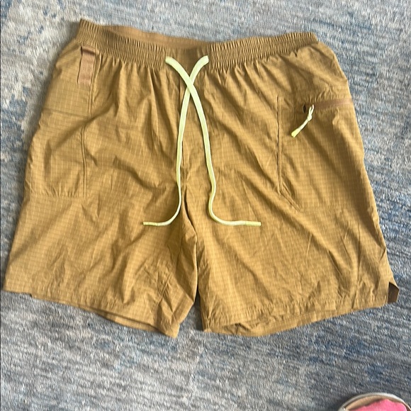 lululemon athletica Men's Tan Hike to Swim Shorts - Picture 2 of 8